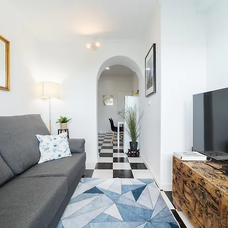 Charming 4-bedroom House With Terrace בית נופש *