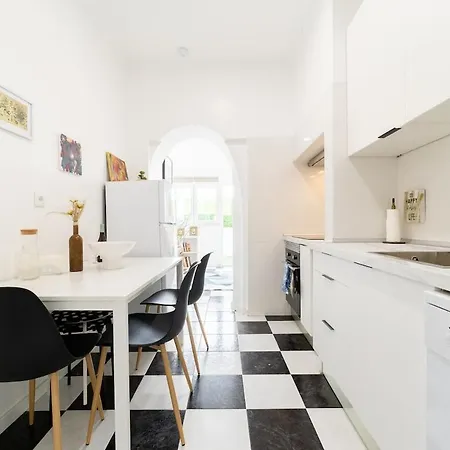 בית נופש Charming 4-bedroom House With Terrace