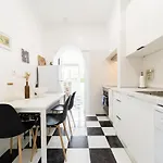 Feriehus 4 Bedroom House With Garden Parking In Benfica