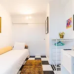4 Bedroom House With Garden Parking In Benfica Semesterbostad