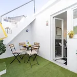 4 Bedroom House With Garden Parking In Benfica بيت للعطل Lisboa