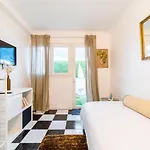 4 Bedroom House With Garden Parking In Benfica