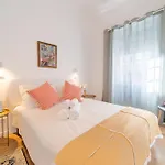 Сasa de vacaciones 4 Bedroom House With Garden Parking In Benfica Lisboa