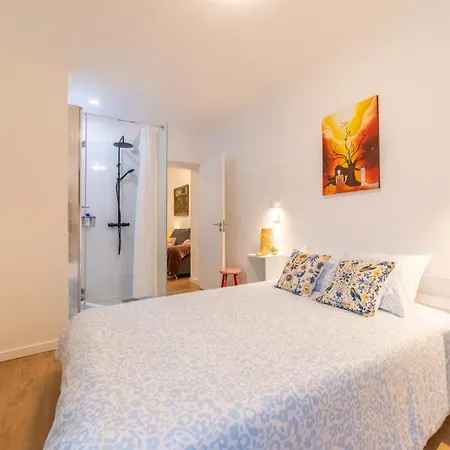 4 Bedroom House With Garden Parking In Benfica * Lisboa
