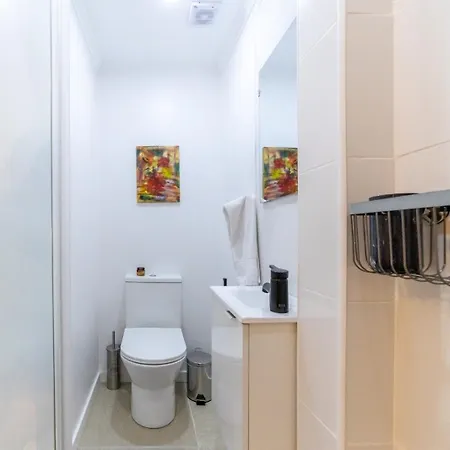 4 Bedroom House With Garden Parking In Benfica Casa de Férias *