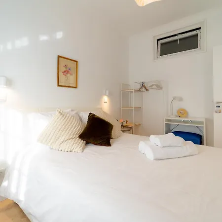 Prázdninový dům 4 Bedroom House With Garden Parking In Benfica *