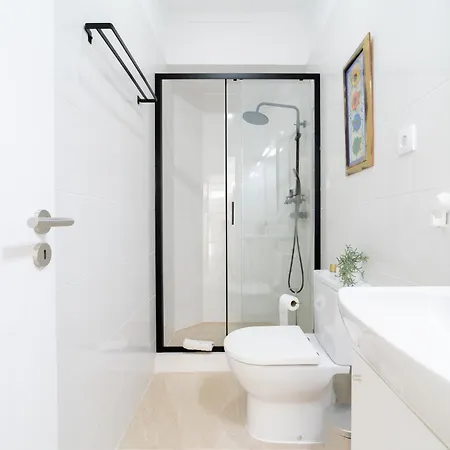 4 Bedroom House With Garden Parking In Benfica Prázdninový dům