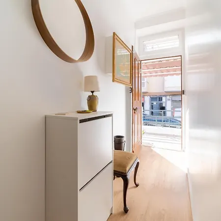 4 Bedroom House With Garden Parking In Benfica Prázdninový dům *