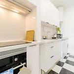 4 Bedroom House With Garden Parking In Benfica Lisbon *