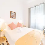 4 Bedroom House With Garden Parking In Benfica Lisbon