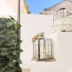 4 Bedroom House With Garden Parking In Benfica Lisbon *