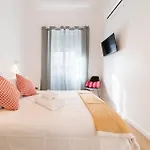 4 Bedroom House With Garden Parking In Benfica * 리스본